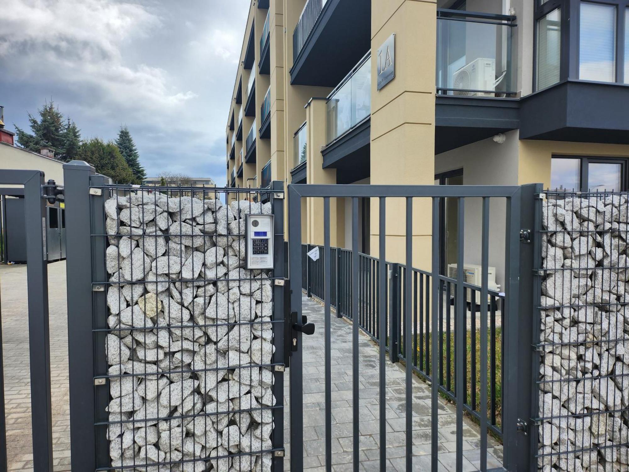 Dwa Jelonki, Ul Sciegiennego, Centrum, Garaz, Ogrodek Kielce Zewnętrze zdjęcie